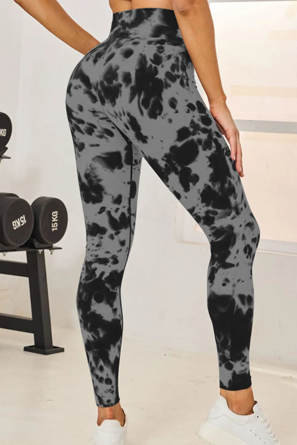 Person wearing gray tie-dye leggings in a gym setting